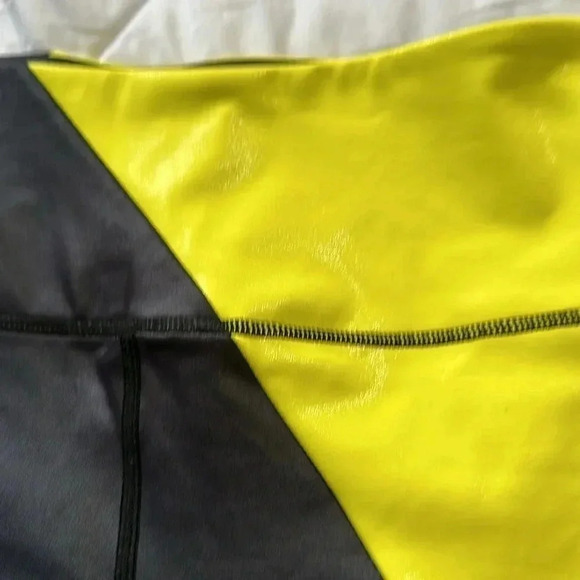 Zyia Active Neon Yellow Metallic Black Light N Tight Leggings Size 8/10 - Picture 4 of 5